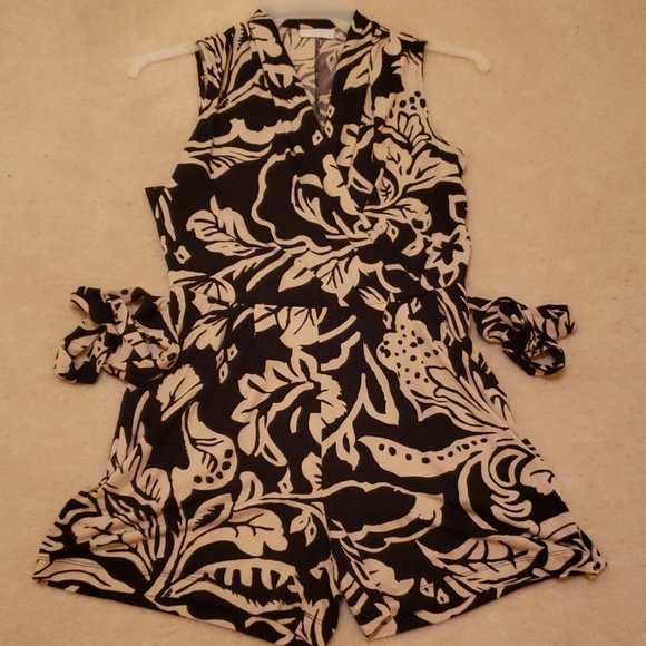 NY & Co Romper - Picture 3 of 8